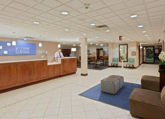 Express & Charleston-southridge By Ihg Hotel 2*